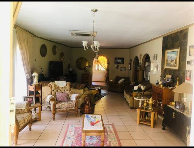 4 BEDROOM HOUSE FOR SALE IN BONAERO PARK EXT